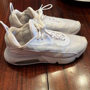 Men’s Nike Air Max 2090 size US 9.5 white grey BV9977-100